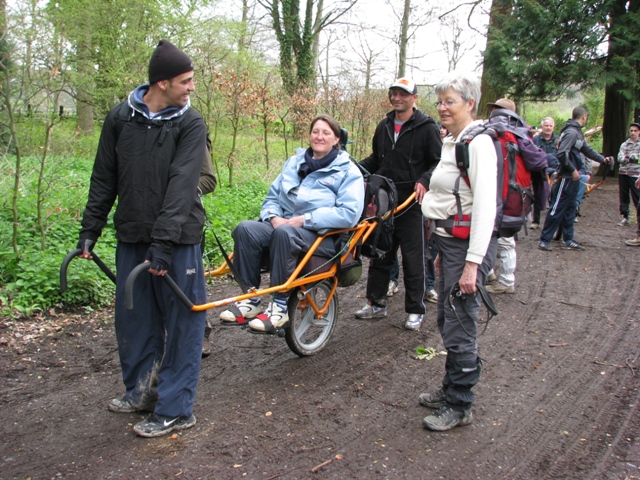 randonnée sportive avec joëlettes, Hotton, 2012